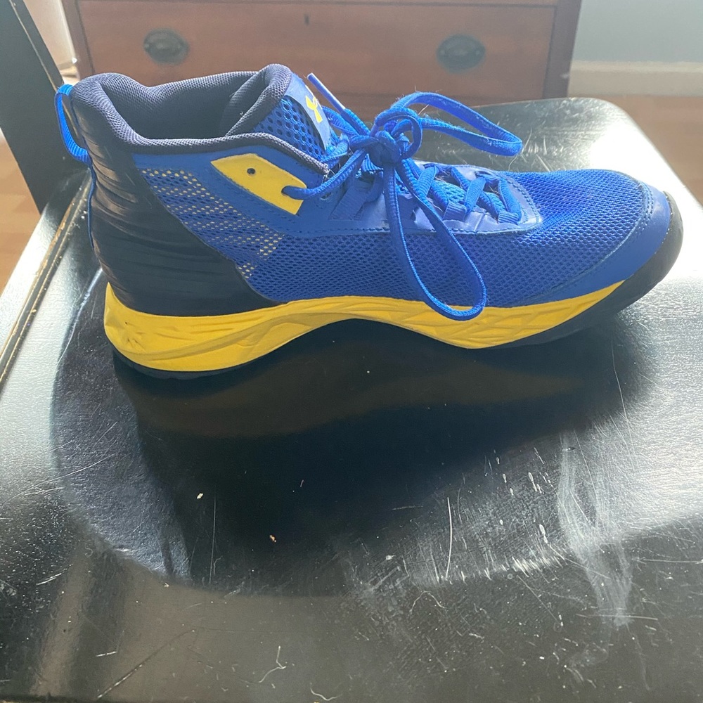 Youth Step Curry basketball shoes